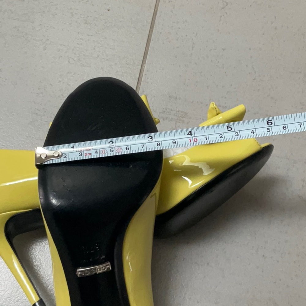 Gucci Clodine Yellow Patent Leather Bow Peep-Toe Pump Size 37.5 Party Statement - Picture 13 of 15